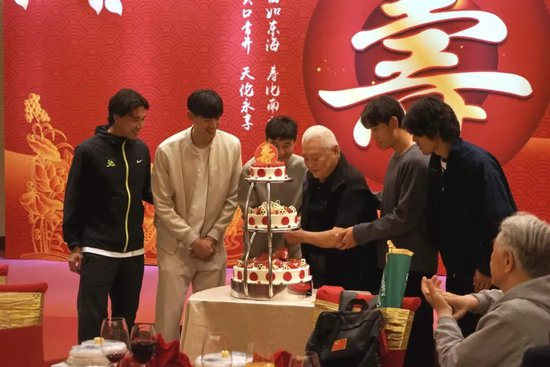 体育品牌电,竞联名鞋,新品上市引,开云体育官网,开云体育登录,开云官网,开云入口,开云全站