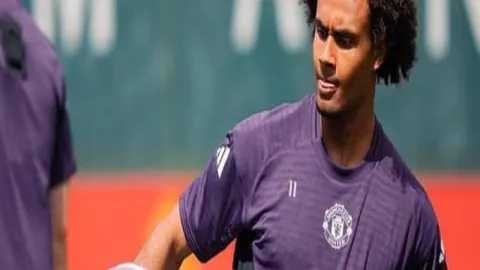 15天磨砺对决10天+11，攻守悬殊两队巅峰对决，谁能笑到最后？